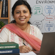 Dr Shweta Jha BCom Tuition trainer in Delhi