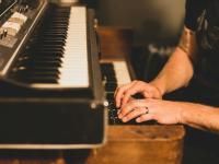 Hindustani Keyboard, lite music