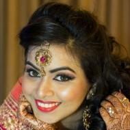 Monika Srivastava Makeup trainer in Pune